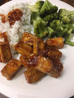 A picture of Vegan General Tso’s Tofu.