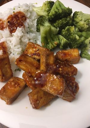 A picture of Vegan General Tso’s Tofu.