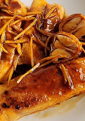 Hình của món Váng đậu cuộn nấm đùi gà sốt chua ngọt (món chay).
