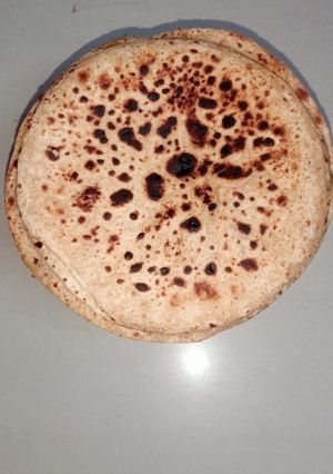 अजवाइन पराठा(ajwain paratha recipe in hindi) रेसिपी मुख्य फोटो