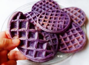 Hình của món Bánh Waffle khoai lang tím (phiên bản Việt Nam).