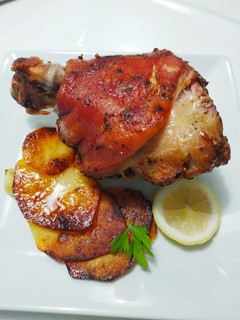 Una foto de Codillo al horno con patatas