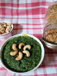 Foto di Pesto di rucola con anacardi e arancia