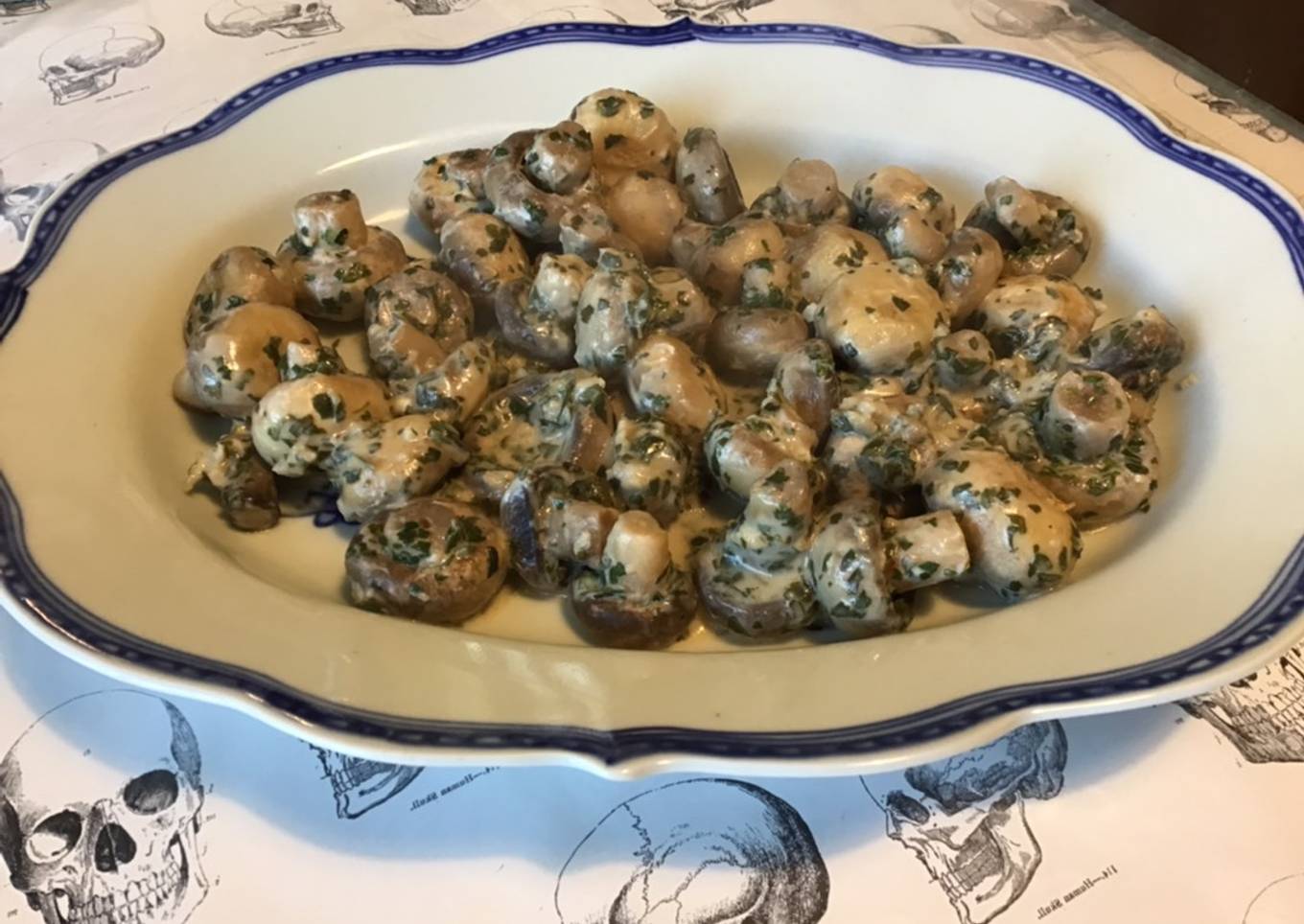 Champignons de paris à la crème d'ail et persil