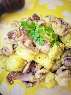 Foto di Moscardini con patate e crema di prezzemolo, mandorle e pistacchi