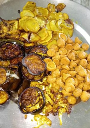 A picture of Fried vegetables and dumplings.