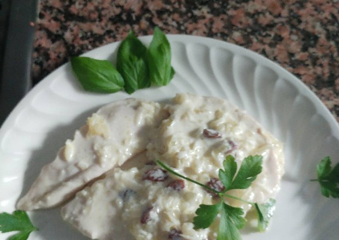 Pechugas en salsa con uvas al ron