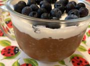 Una foto di porridge yogurt