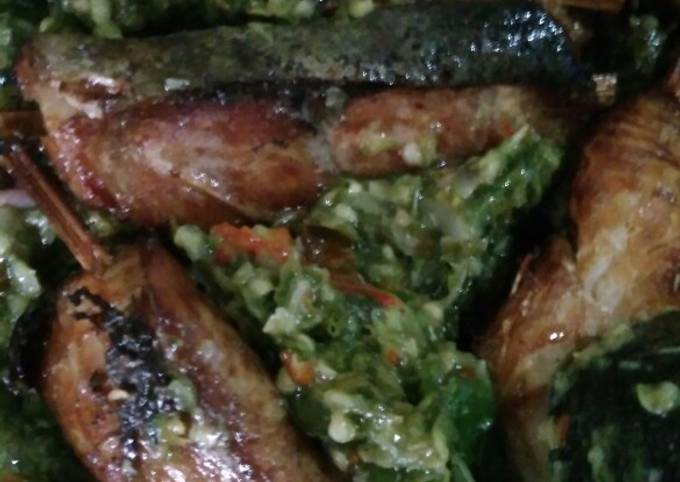 Mangut (ikan asap) sambel lombok ijo