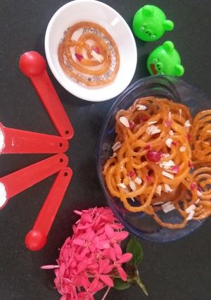 જલેબી (Jalebi Recipe In Gujarati) રેસીપી મુખ્ય ફોટો