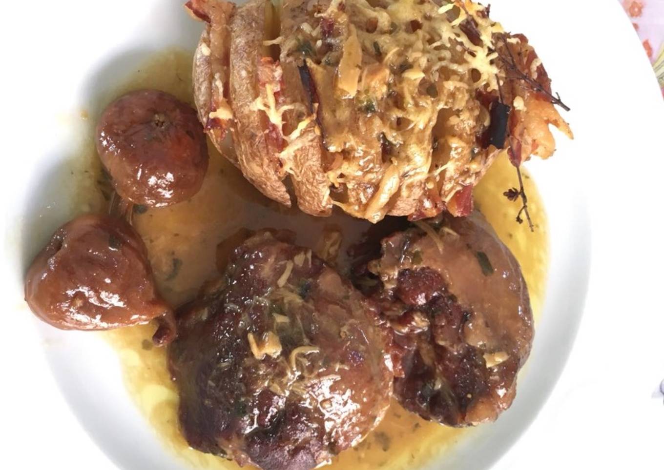 Carrilladas de cerdo 🐷 con thermomix y patatas nuevas hasselback