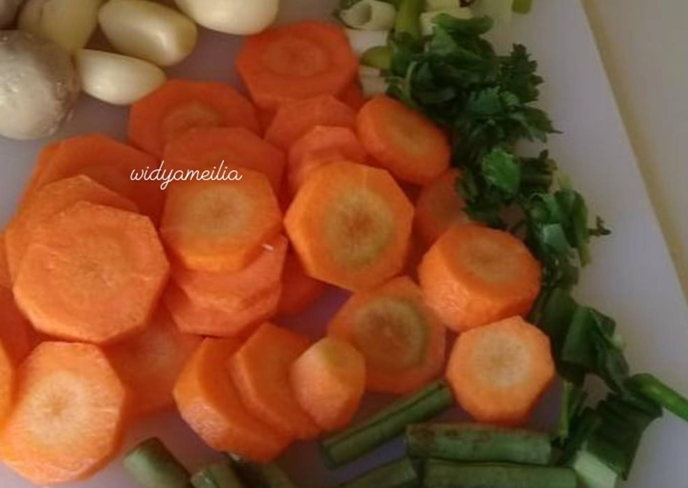 Sup sayur dengan daging