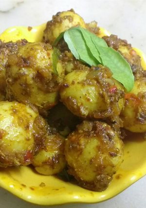 A picture of Lehsuni Baby Potatoes .