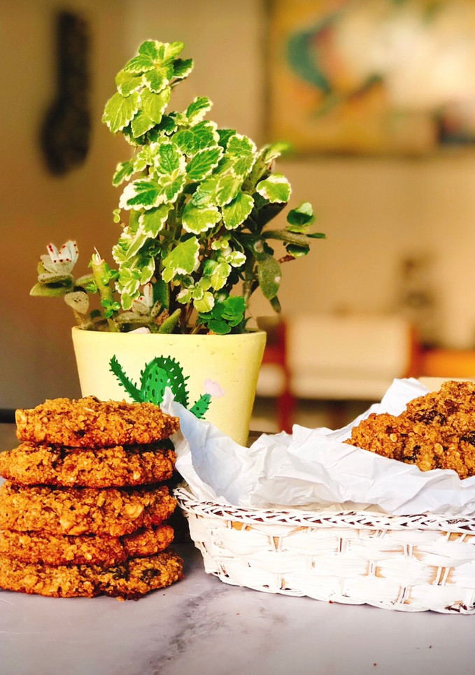 Una foto de Cookies saludables de avena, nueces, pasas, manzana y canela