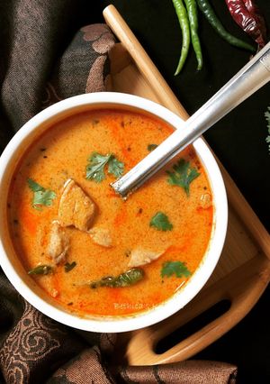 A picture of Chicken in Coconut Milk.