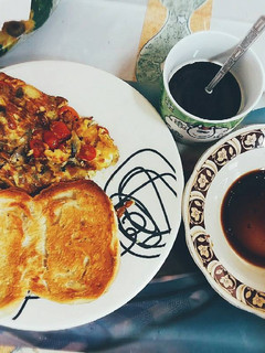 Una foto de Tortilla de champiñones con tomate