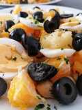 Ensalada de garbanzos con naranja, huevo y bacalao