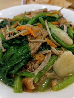蒜炒菠菜金滑菇 的食譜成品照片