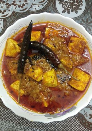 A picture of Paneer tikka masala.