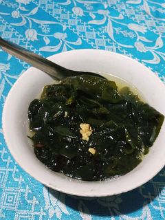 Hình của món Canh rong biển nấu tôm.