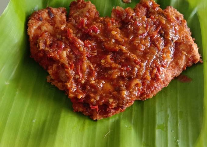 Ayam penyet sambal kecombrang