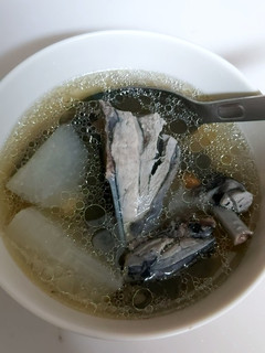 電鍋燉蘿蔔烏骨雞湯 的食譜成品照片