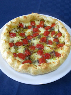 Foto di Torta salata con porro pomodorini e mozzarelline