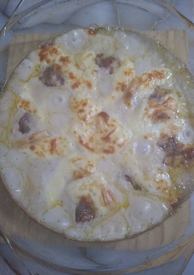 Una foto de Albóndigas con salsa blanca y papas al horno