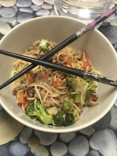 Una foto de Wok de fideos orientales