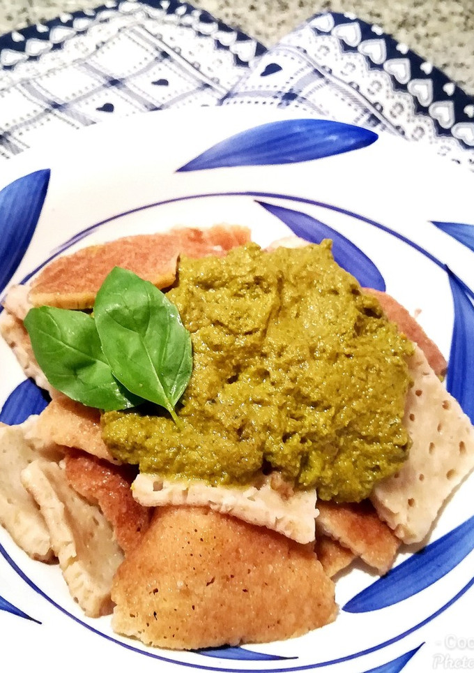 Foto di Testaroli con pesto di fiori di zucchina