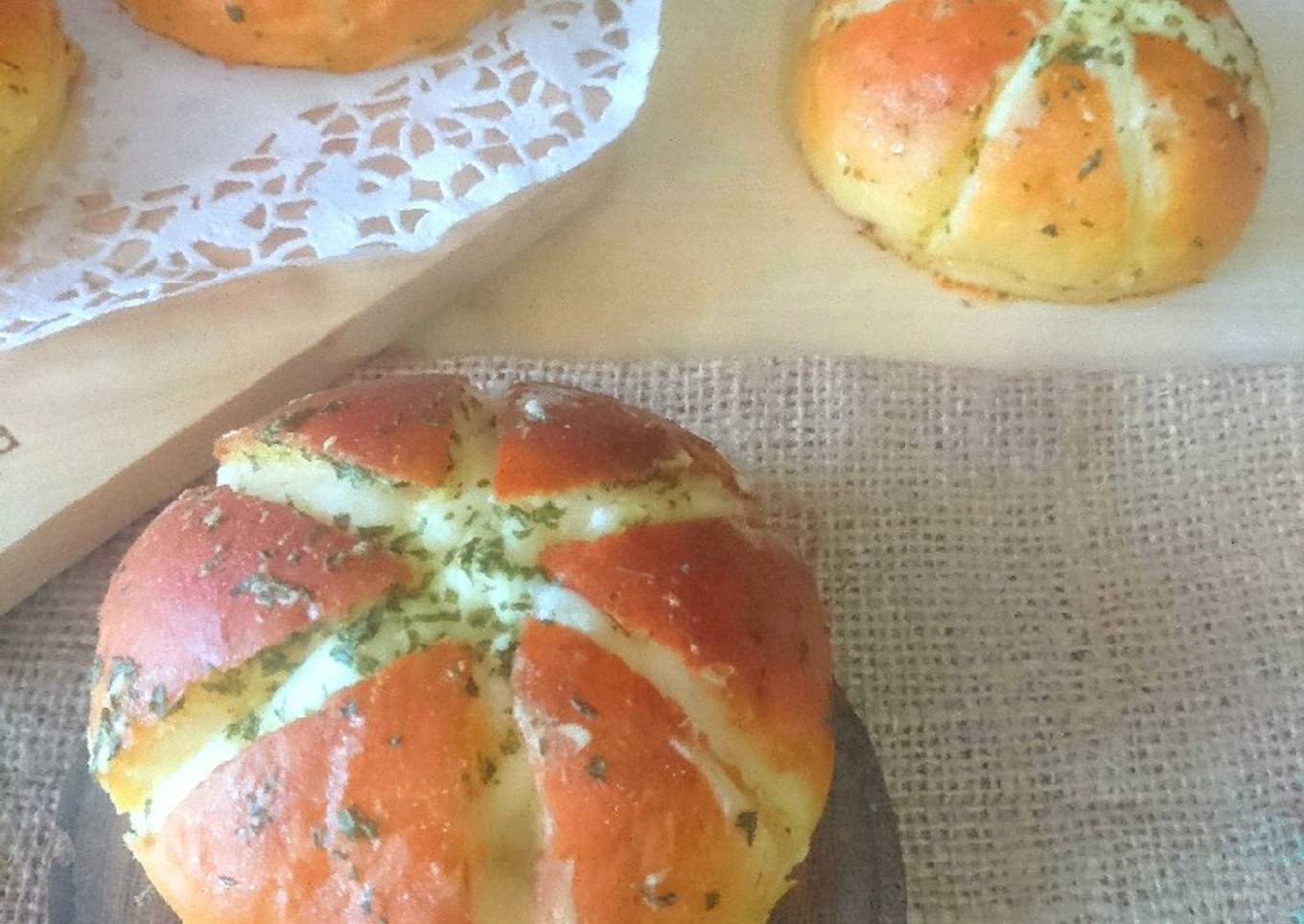 Korean garlic creamcheese bread