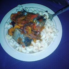 A picture of Macaroni with fish source.