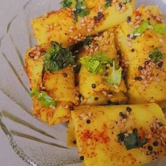 A picture of Khandvi.