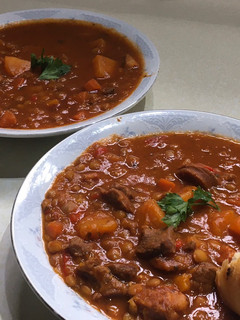 Una foto de CAZUELA DE LENTEJAS 🍲🥘🍷