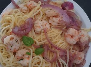 Una foto de Spaghetti con Langostinos a la albahaca