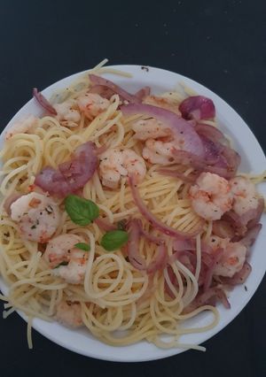 Una foto de Spaghetti con Langostinos a la albahaca