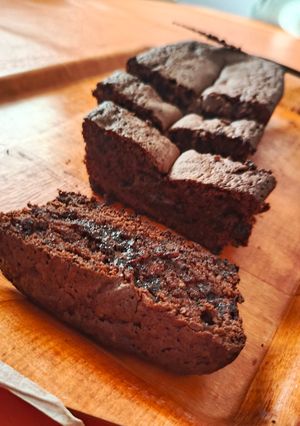 Una foto de Budín de harina de avena tipo brownie sin manteca, húmedo y chocolatoso 😋