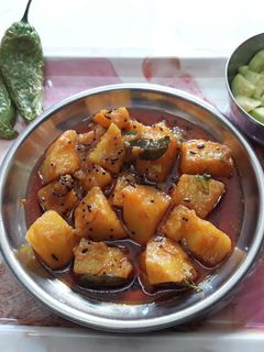 ચટપટું બટાકા નું શાક (Chatpatu Bataka Shak Recipe In Gujarati) રેસીપી મુખ્ય ફોટો