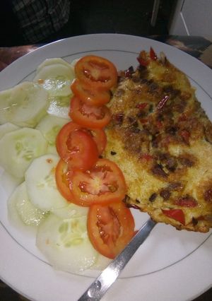 A picture of Easy red bell pepper and onion omelette.