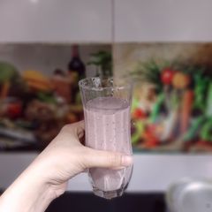 A picture of Strawberry n yogurt smoothie.