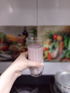 A picture of Strawberry n yogurt smoothie.