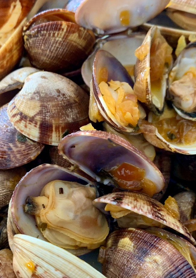 Una foto de Almejas a la marinera