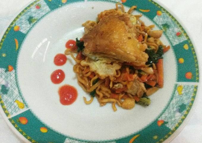 Mi goreng kecap & Ayam balut telur