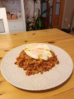 Una foto de El Calentao (salteado de arroz con lentejas de bote)
