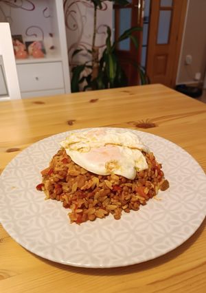 Una foto de El Calentao (salteado de arroz con lentejas de bote)