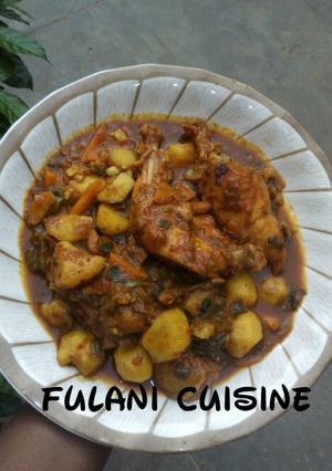 A picture of Chicken and Irish potato sauce.