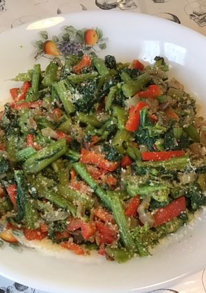 Une photo de Cima di rapa aux anchois, poivron rouge et pecorino