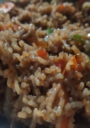 ચાઈનીઝ પુલાવ (Chienese Pulao Recipe In Gujarati) રેસીપી મુખ્ય ફોટો