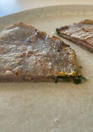 Una foto de Quesadillas con trigo sarraceno de roquefort y hierbas aromáticas