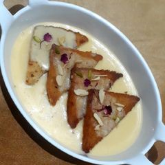 A picture of Shahi tukda.